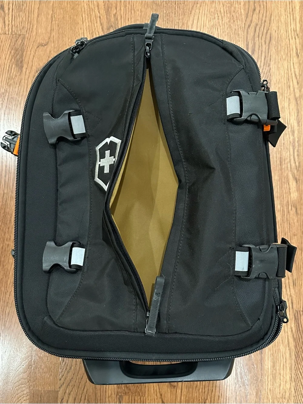 Victorinox Ch-97 2.0 Wheeled Carry-On Suitcase 20”